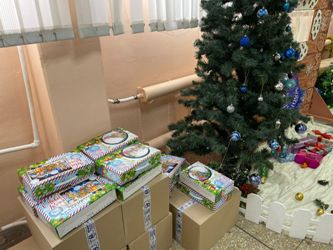 В преддверии Нового года Александр Бондаренко поздравил детей из малообеспеченных семей